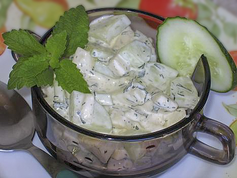 Салат с яблоками, огурцами и мятой (Svaigums)