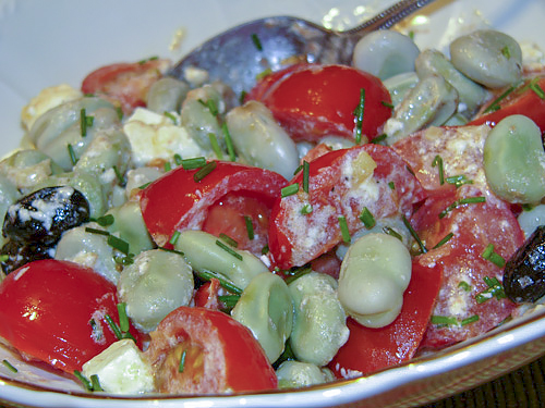 Теплый салат с фасолью и фетой