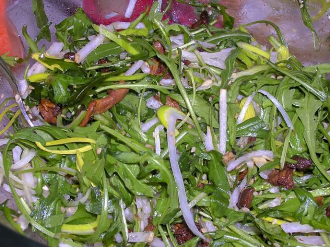 Салат с жареными лисичками