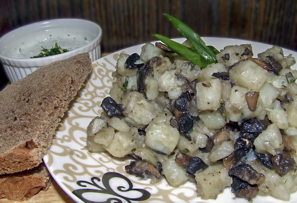 Теплый грибной салат