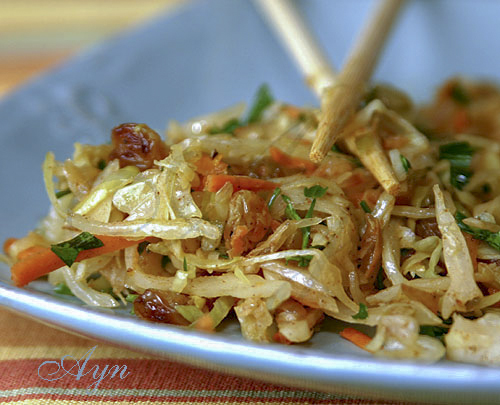 Тёплый капустный салат