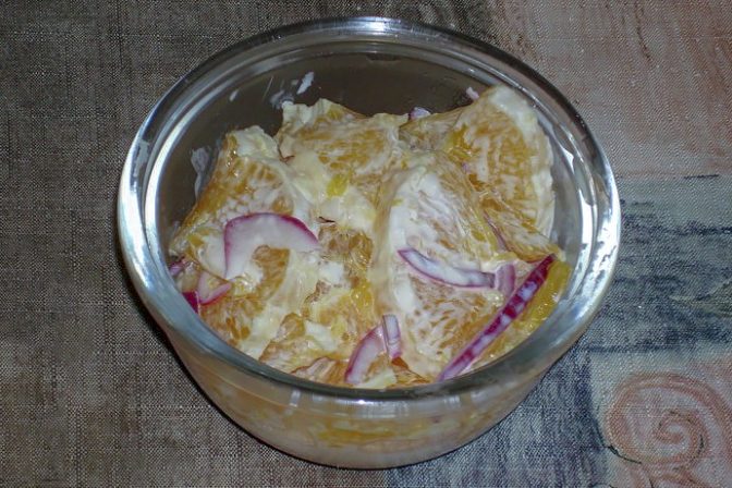 Салат с апельсинами и луком