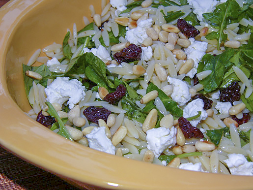 Салат из рукколы с орзо