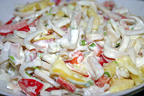 Салат с кальмарами