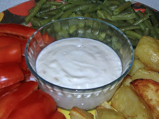 Дип из печеного чеснока