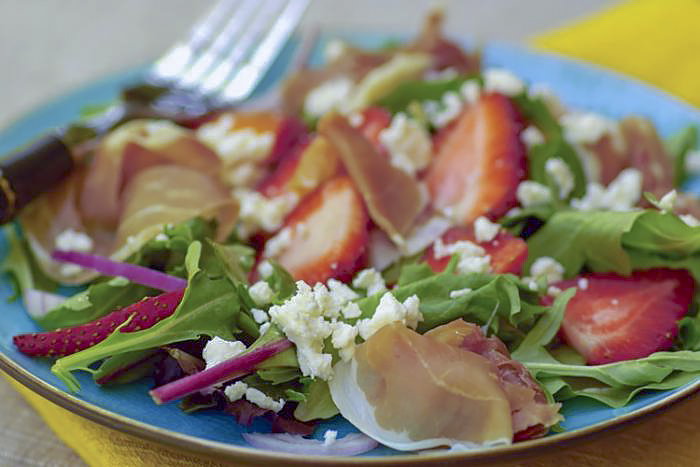 Салат с пармской ветчиной