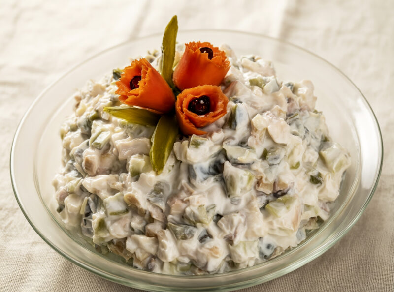 Салат с сельдью, яблоками и корнем сельдерея