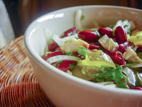 Салат с курицей и красной фасолью