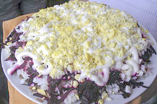 Слоеный салат со шпротами