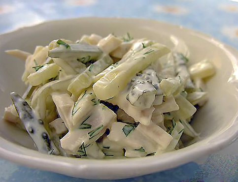 Куриный салат с сельдереем