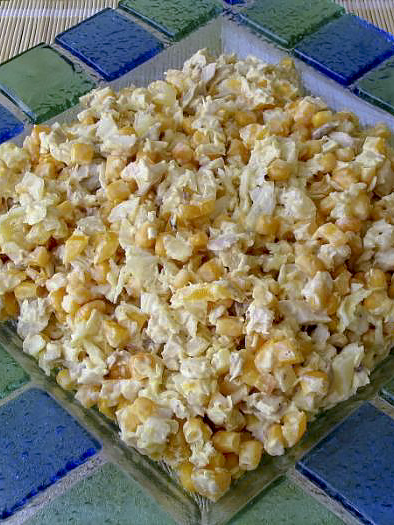 Салат с курицей и ананасом