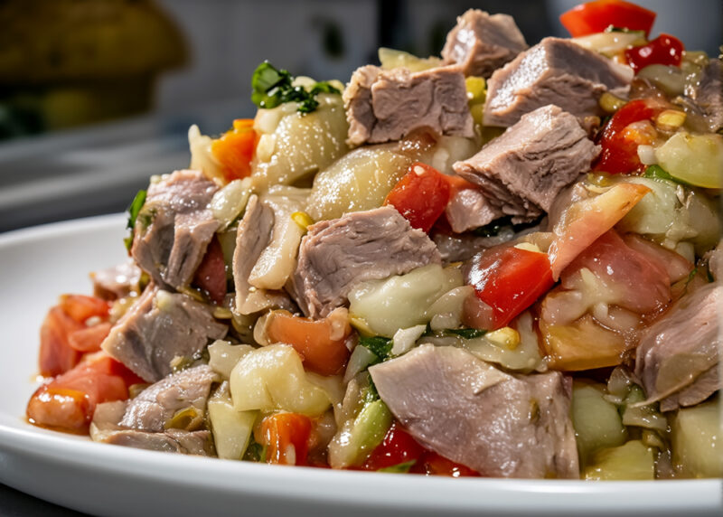 Мясной салат с баклажанами и болгарским перцем
