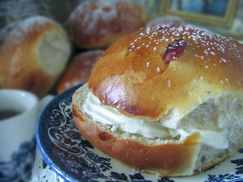 Английские пасхальные булочки (Hot Cross Buns)