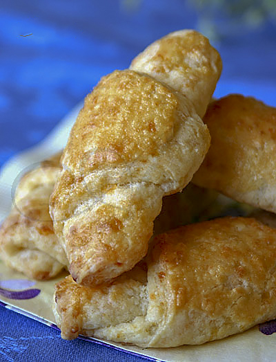 Сырные рогалики
