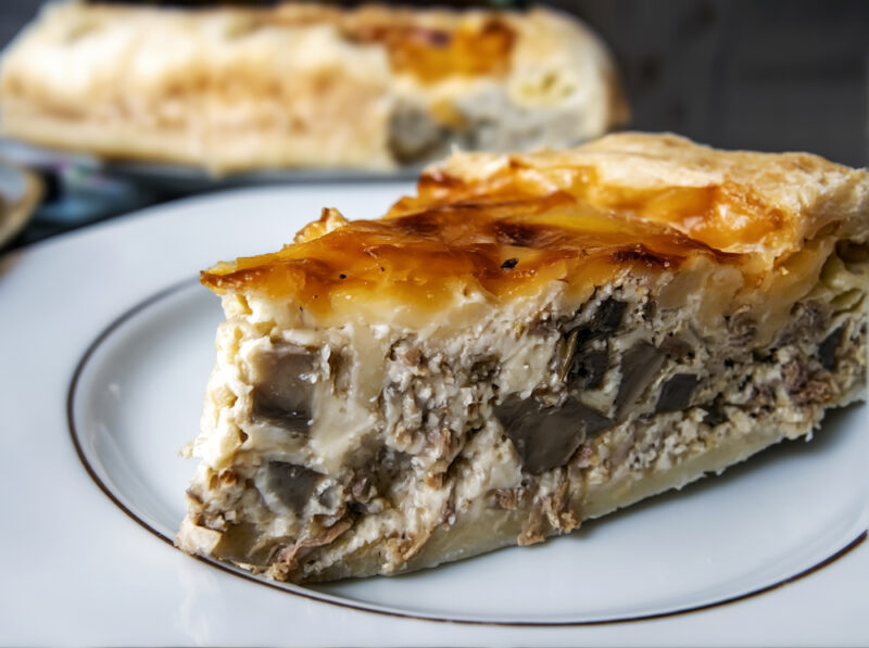 Киш с фаршем и грибами