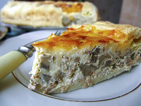 Киш с фаршем и грибами