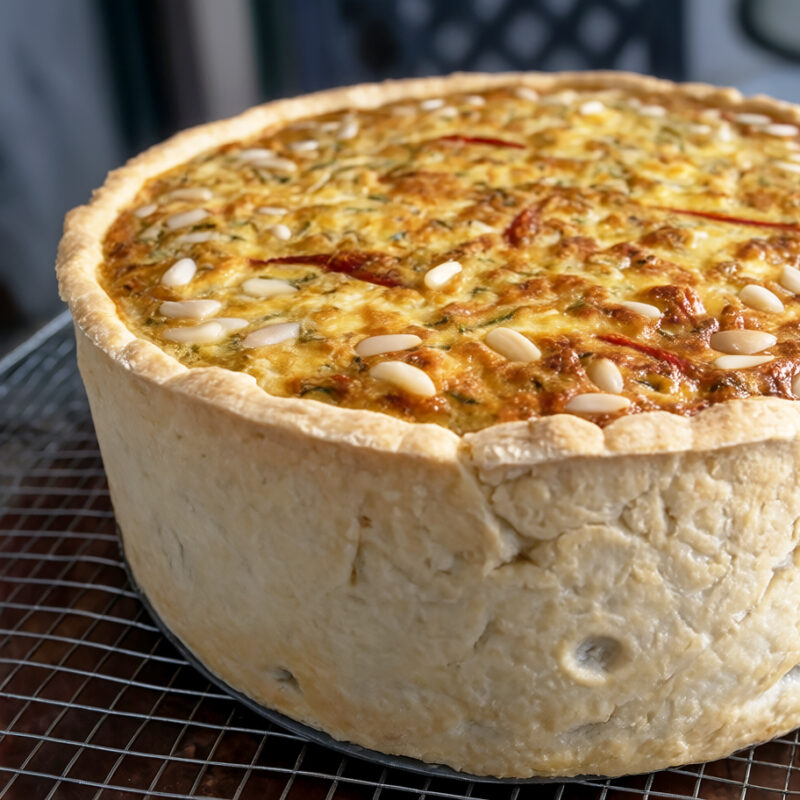 Киш с печеным перцем и козьим сыром