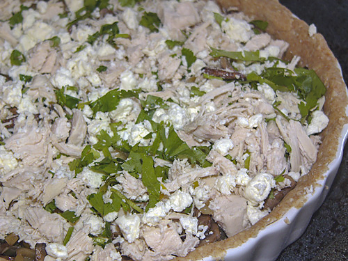 Пирог с курицей, грибами, пореем и фетой