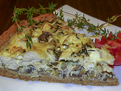 Пирог с курицей, грибами, пореем и фетой