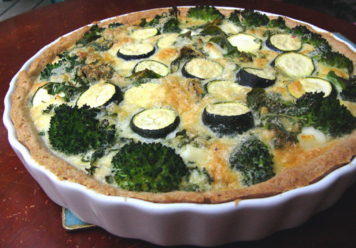 Пирог с брокколи, цуккини, кресс-салатом и фетой