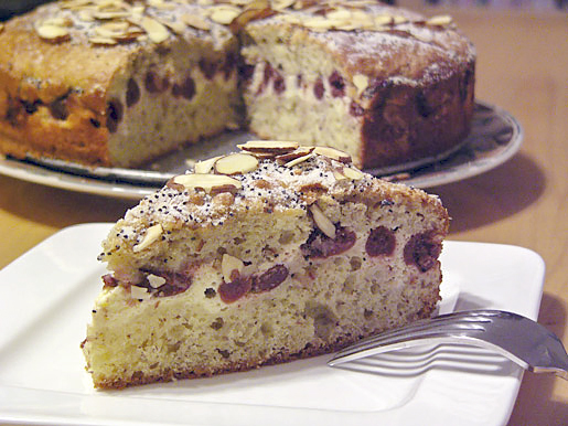 Кекс с вишней и сливочной начинкой (Cherry Cream Cheese Coffee Cake)