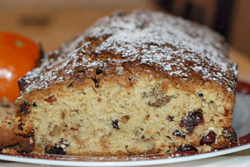 Апельсиновый кекс с клюквой и орехами пекан