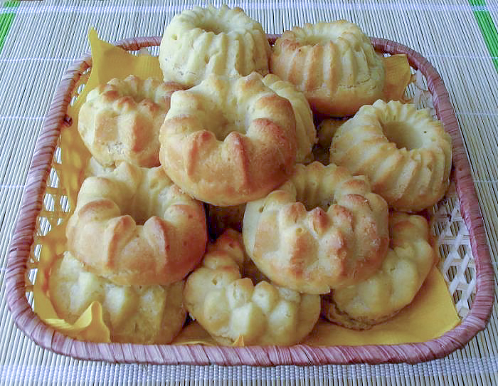 Ананасовые ромовые бабы