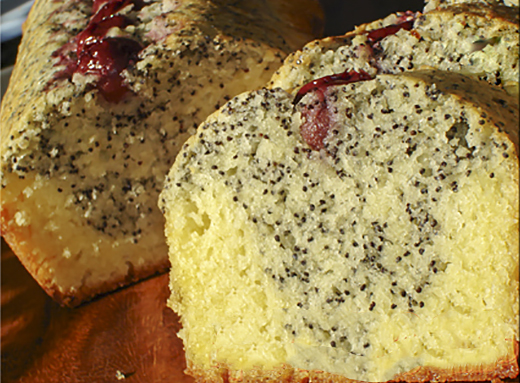 Маковый кекс с вишней