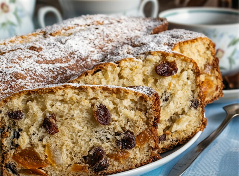 Кекс с цукатами и изюмом