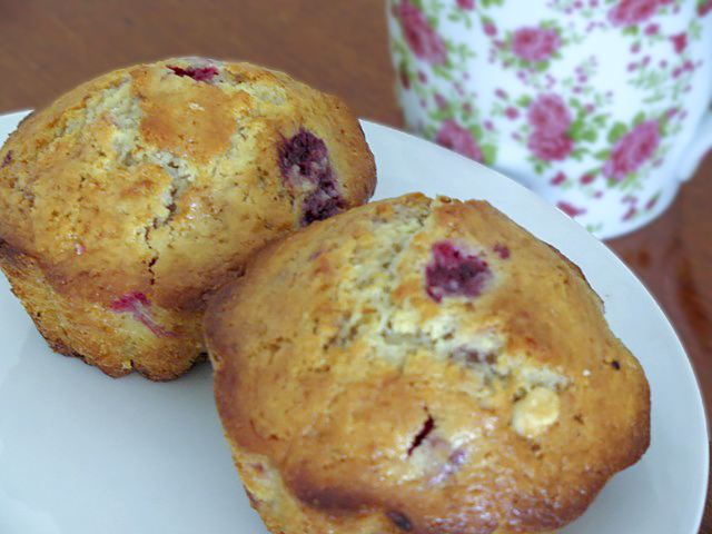Маффины с малиной и белым шоколадом
