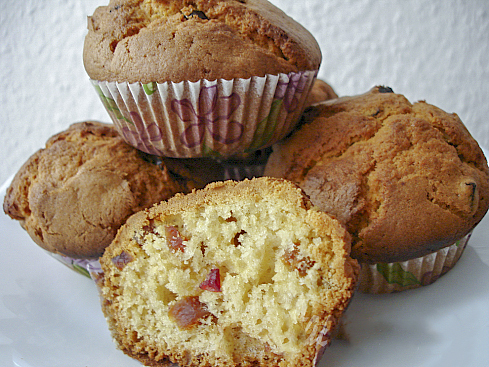 Маффины с сухофруктами и шоколадом