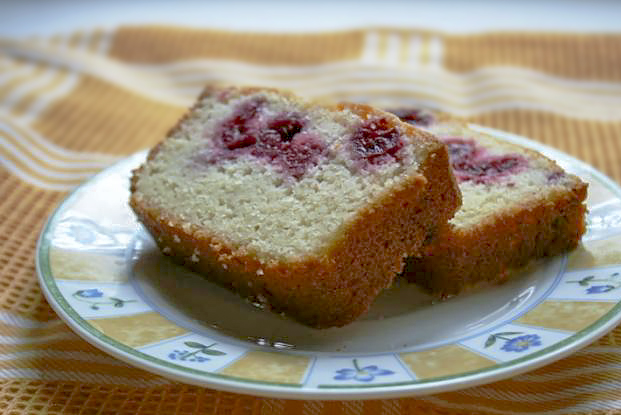 Манный кекс с вишней