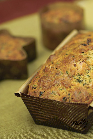 Закусочные кексы с вялеными помидорами и базиликом