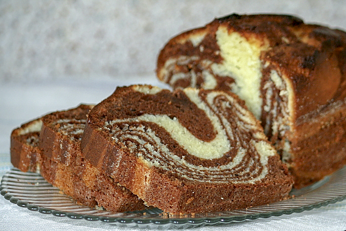 Мраморный кекс на сгущенном молоке