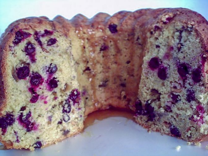 Фруктово-ягодный кекс с карамельным сиропом