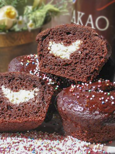 Шоколадные маффины с творожной начинкой