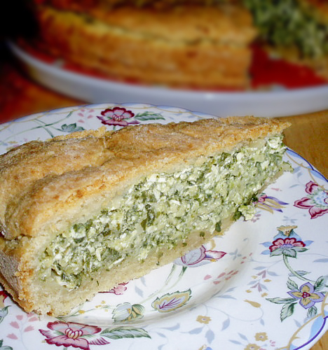 Закрытый пирог с брынзой и шпинатом