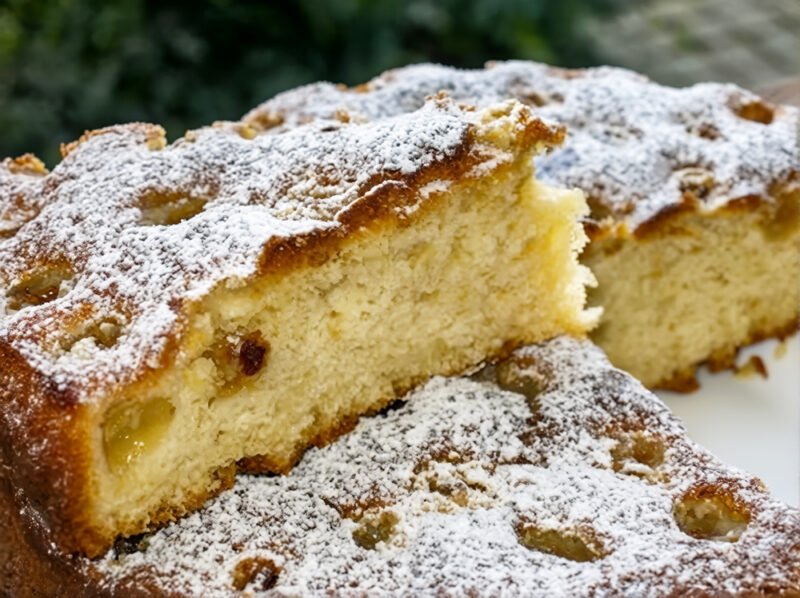 Бисквит с яблоками