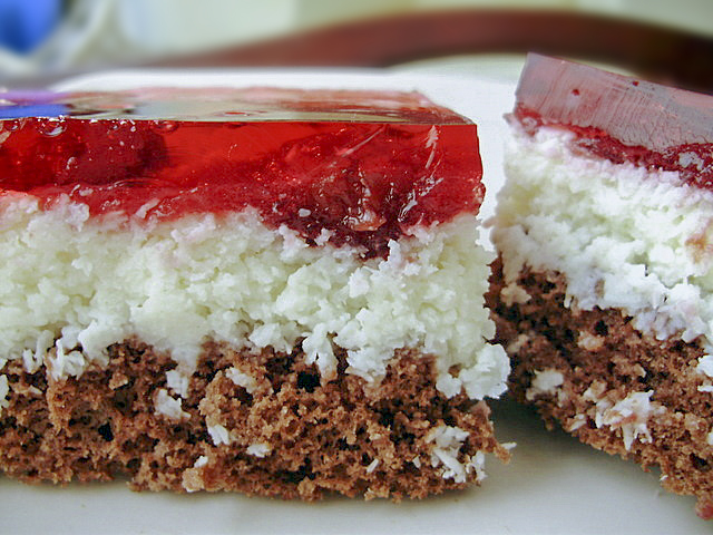 Вишнево-кокосовый пирог