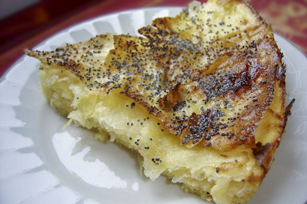 Рулет (пирог) из фило с творогом и маком