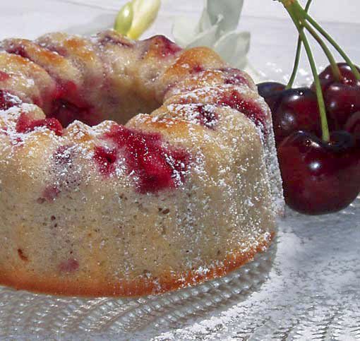 Бабка с вишней