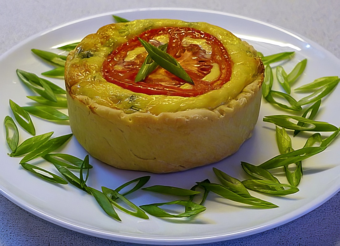 Мини-пироги с сыром и луком