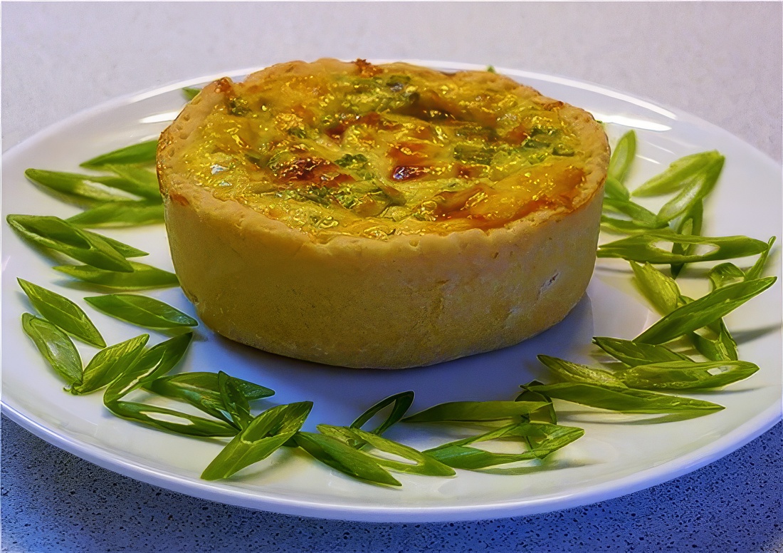 Мини-пироги с сыром и луком