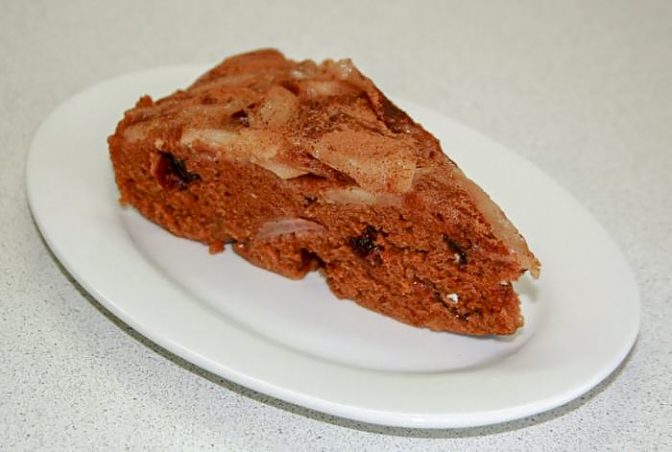 Пряный пирог с яблоками на пару