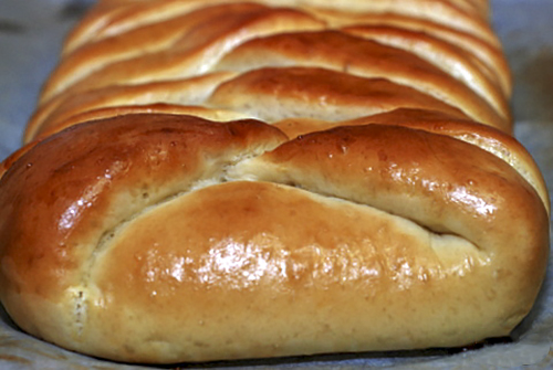 Плетенка с яблоками и изюмом