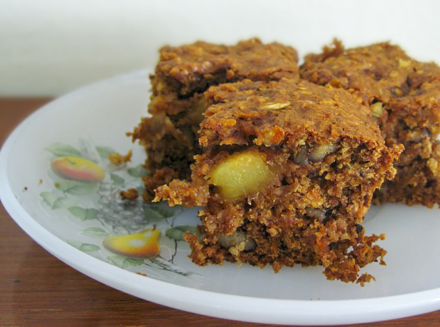 Морковно-овсяный пирог с медом