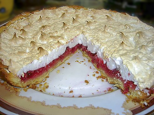 Клюквенный пирог с безе ("Клюква под одеялом")