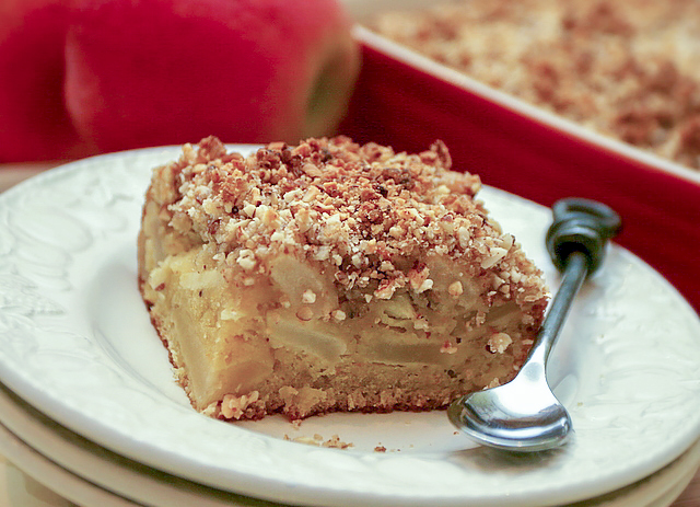 Яблочный пирог с миндальным штрейзелем