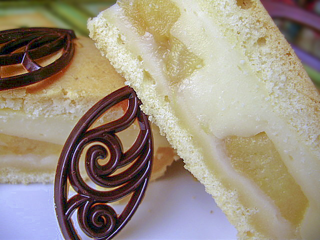 Песочный пирог с яблоками и пудингом