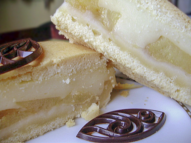 Песочный пирог с яблоками и пудингом